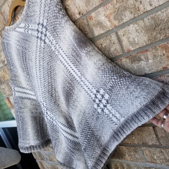Liz Claiborne Asymmetrical Poncho Gray /White Wool Cotton (Womens Small/Medium) - Picture 3 of 7